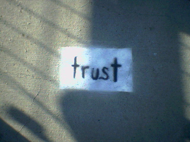 誠實且相互知意、信任是開展開放式伴侶關係的先決條件。flickr@purplejavatroll　CC BY-SA 2.0